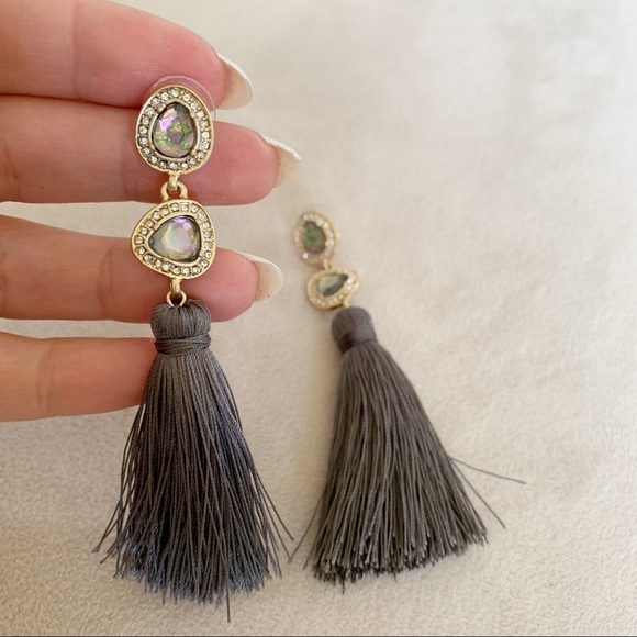 Jewelry - Crystals string drop Dangle earrings NWT